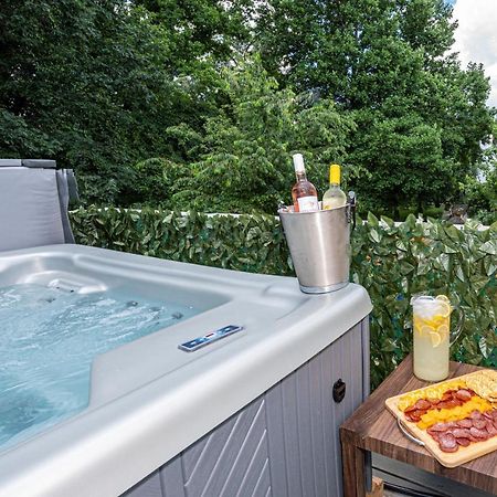 Вилла Hot Tub Wifi Gym Firepit Kitchen Кернерсвилл Экстерьер фото