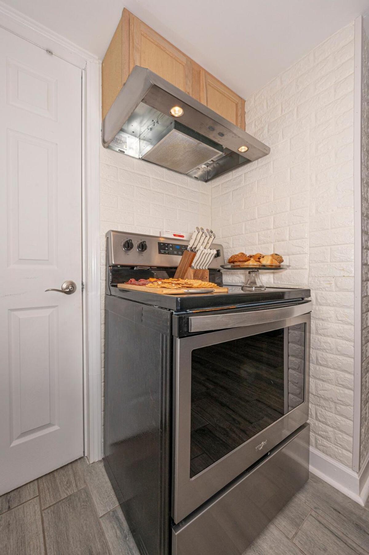 Вилла Hot Tub Wifi Gym Firepit Kitchen Кернерсвилл Экстерьер фото